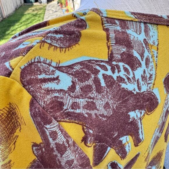 Lularoe Women’s Size Small Giraffe Print Perfect Tee Tunic Safari Zoo - Picture 5 of 7